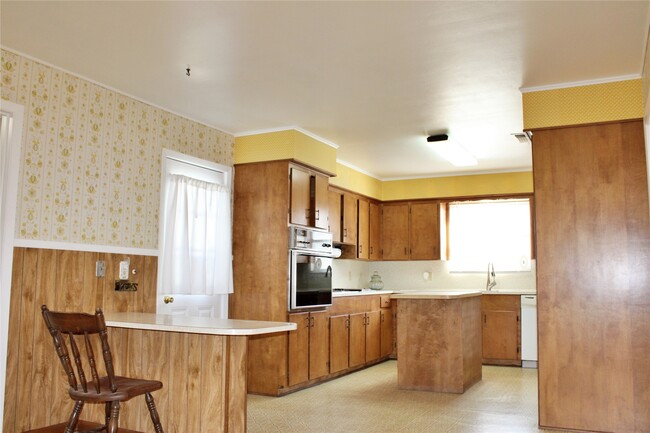 Building Photo - 218 Smith St