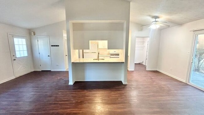 Building Photo - Alpharetta 3 Bedroom-2 Bathroom, Minutes From 400, Dining and Shopping.