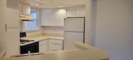 Building Photo - Venetian Place - 321