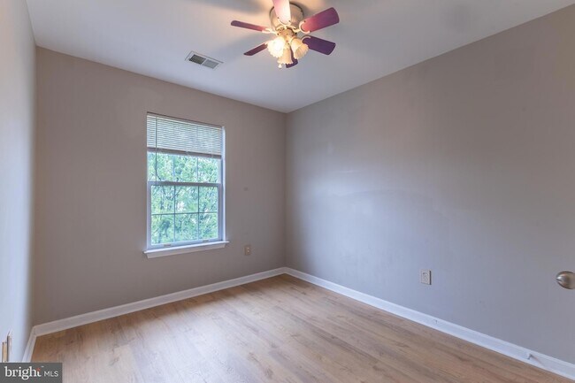 Building Photo - 20283 Glenrobin Terrace