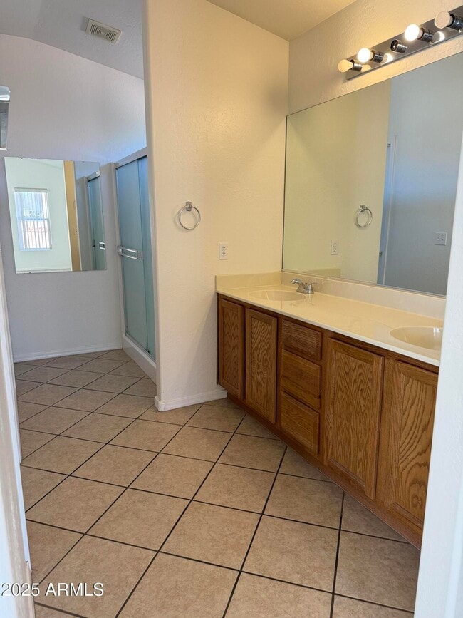 Building Photo - 5036 E Catalina Ct