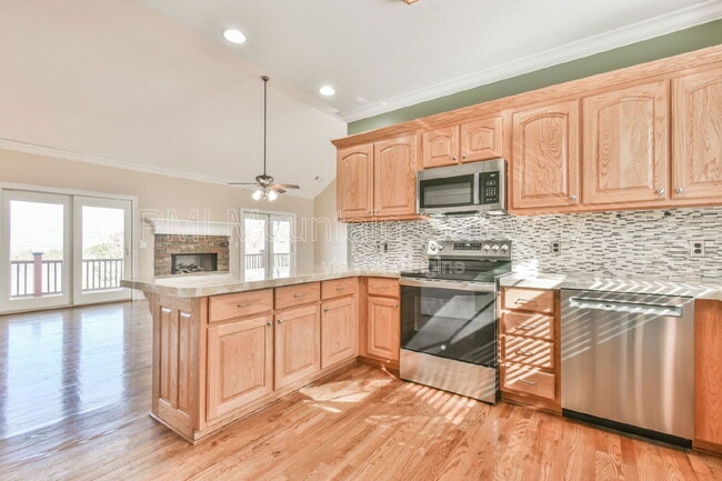 Building Photo - 894 Oak Pointe Dr