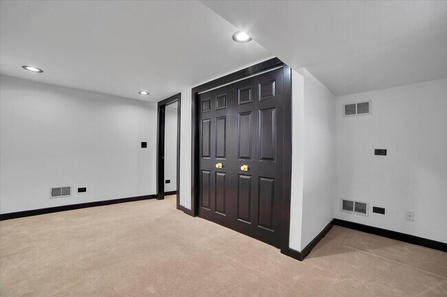 Building Photo - 4941 Montgomery Ave