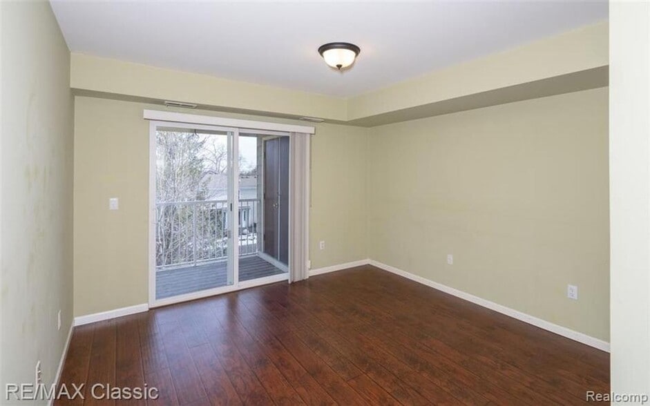 Building Photo - 3072 Schoolhouse