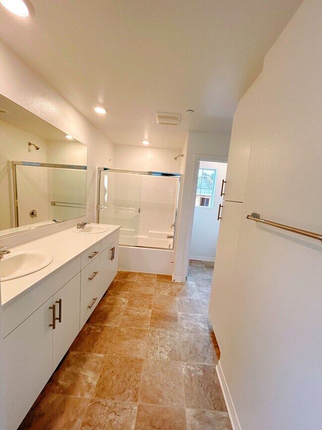 Building Photo - 5254 Wildflower Ln