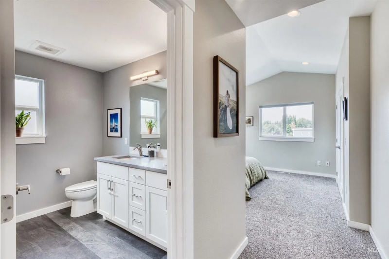 Building Photo - 1645 E 3rd St