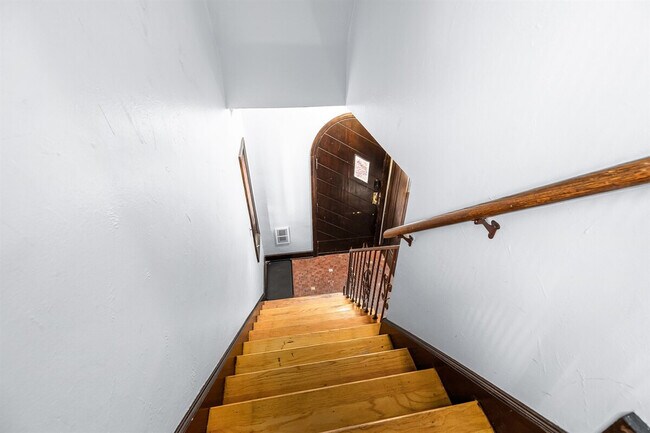 Building Photo - 522 W Hudson Ave