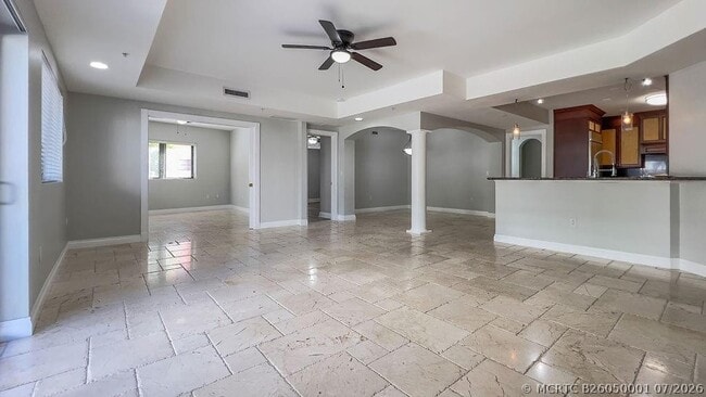Building Photo - 4241 N Ocean Dr