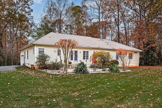 Building Photo - **Charming 3-Bedroom Rambler on 3 Acres in Scenic Stafford** NO HOA