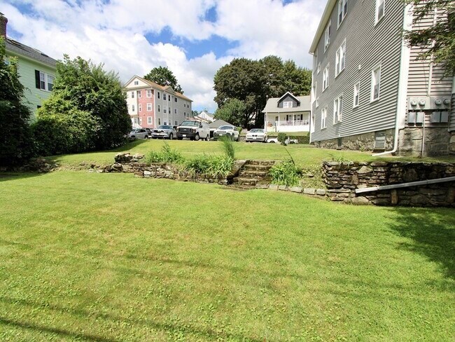 Building Photo - 124 Heywood St