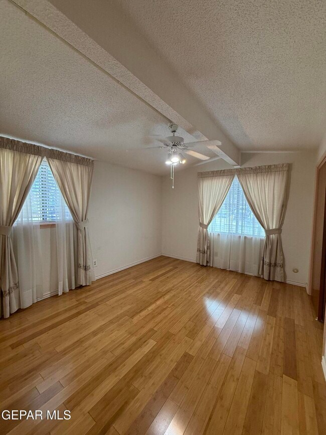 Building Photo - 10449 Chinaberry Dr