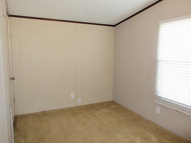 Building Photo - 3 bedroom 2 bath in Hydro, OK  73048