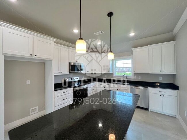 Building Photo - Siloam Springs- Single-Family Home- Spacio...