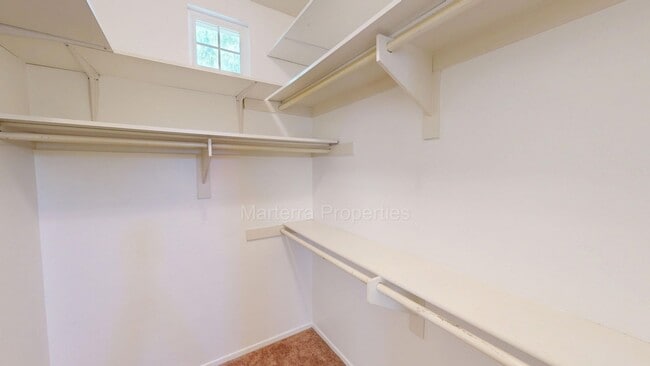 Building Photo - Amazing 2 Bedroom/2.5 Bathroom