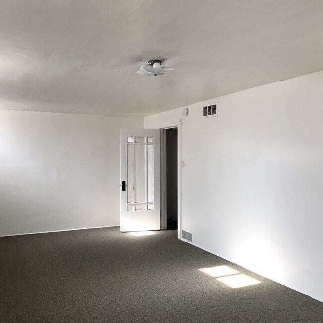 Building Photo - 1536 Peterson St