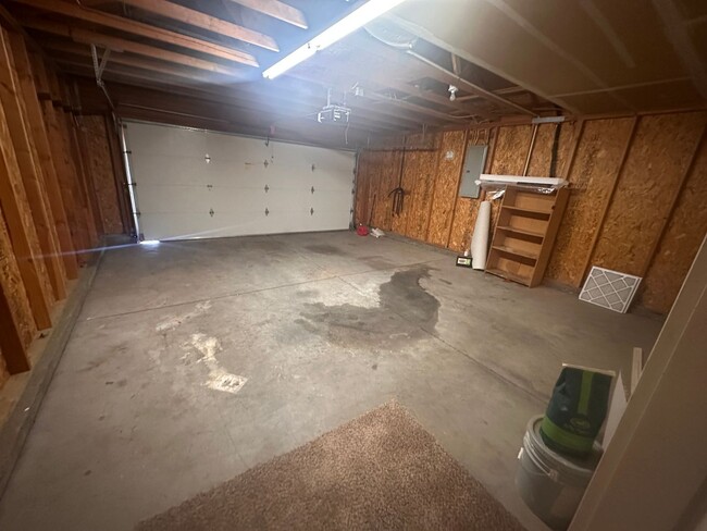 Building Photo - MOVE IN SPECIAL! New Carpet, flooring & pa...