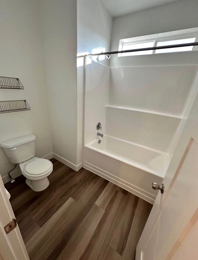 Building Photo - ? For Rent: Beautiful 3-Bedroom, 2-Bathroo...