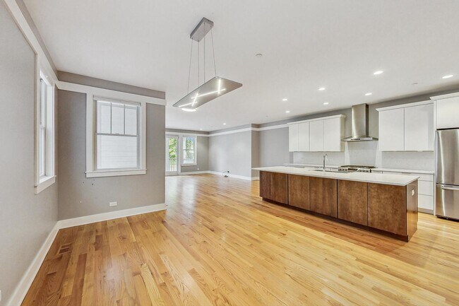 Building Photo - 8101 Floral Ave