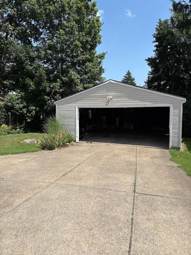 Building Photo - 2549 Elmwood St