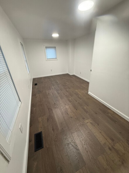 Building Photo - 507 1/2 Park Ave