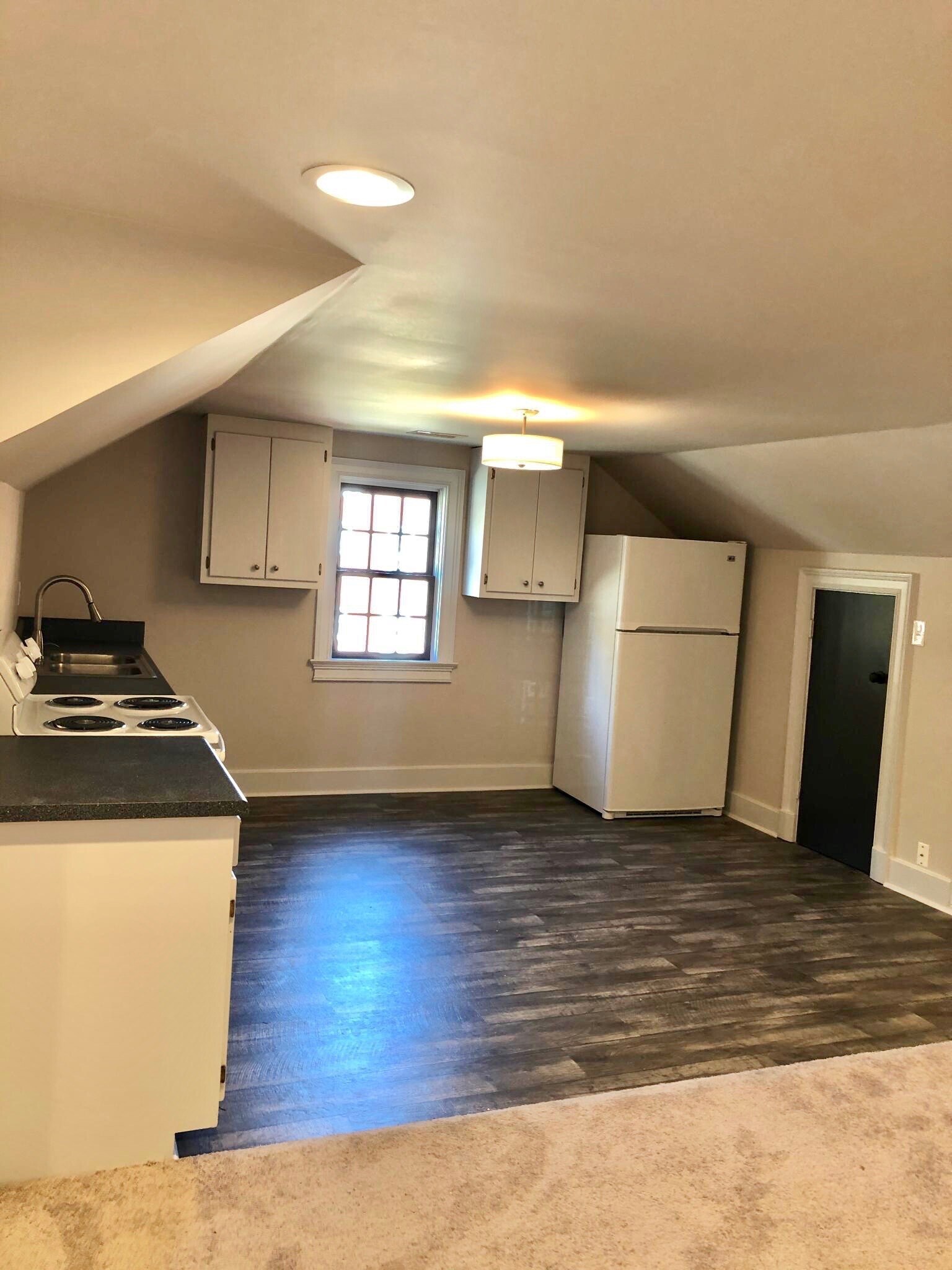 Building Photo - 200 1st Ave