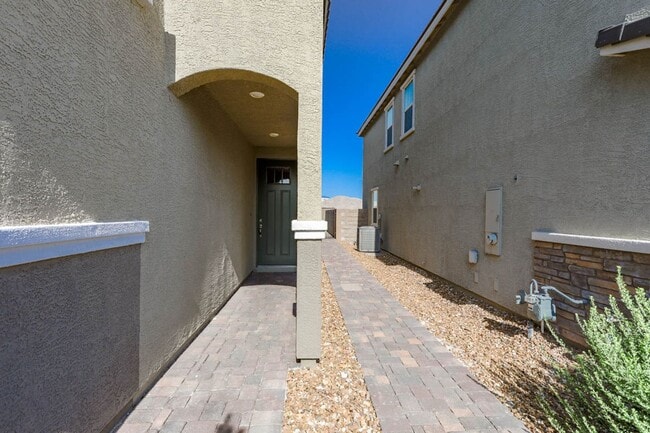 Building Photo - 5 Bedroom Home In Inspirada With Bed And F...