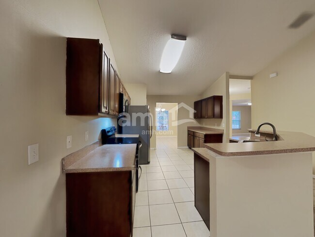 Building Photo - 1702 SW Penrose Ave