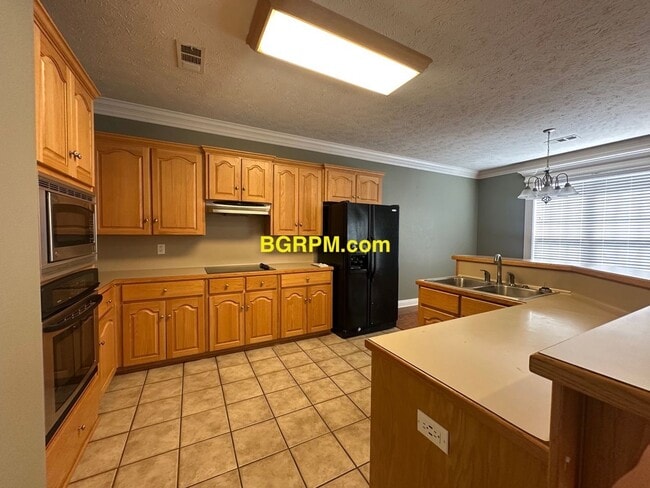 Building Photo - 3 Bed 2 Bath