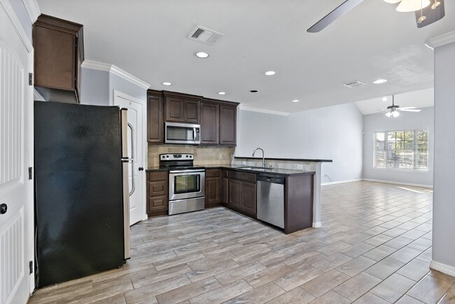 Building Photo - Pre-Leasing for Summer 2025 Move-In, First...