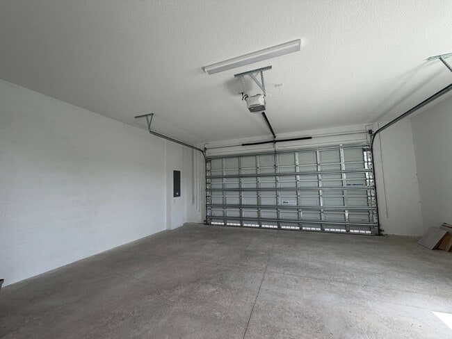 Building Photo - 4402 Longwood Lake Sq