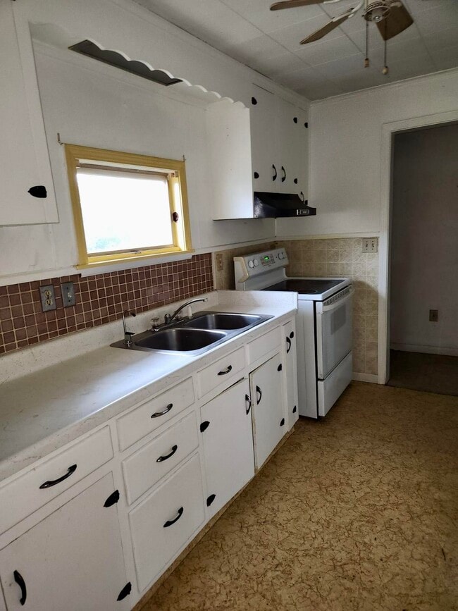 Building Photo - 57 Saratoga Ave