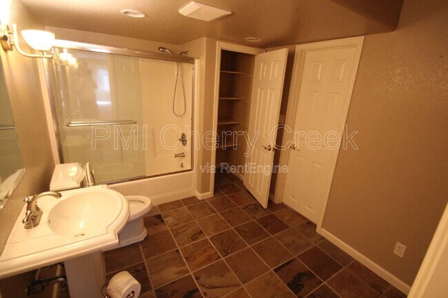 Building Photo - 7489 Bur Oak Pl