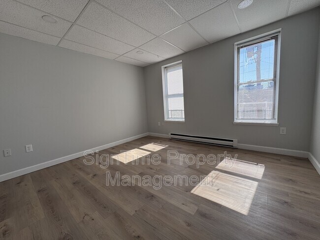 Building Photo - 229 Jonathan St