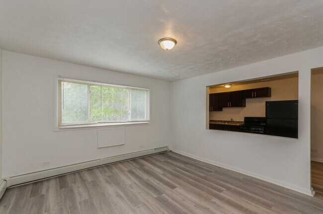 Building Photo - 7948 S Greenwood Ave