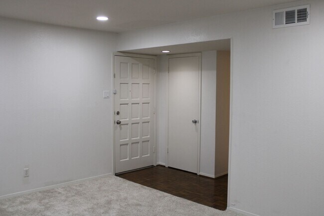 Building Photo - Birchbrook Drive