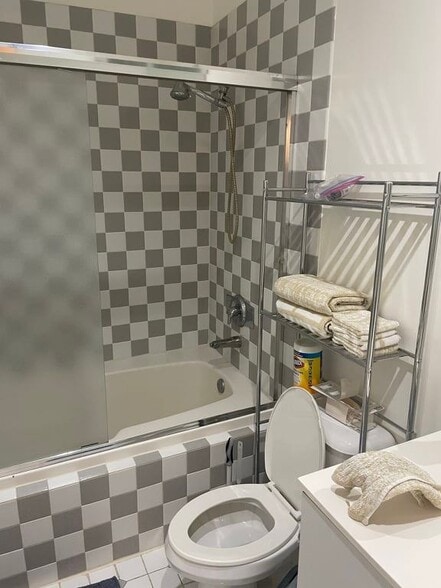 Washroom - 728 W Jackson Blvd