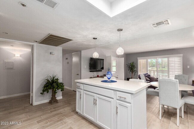 Building Photo - 7850 E Camelback Rd
