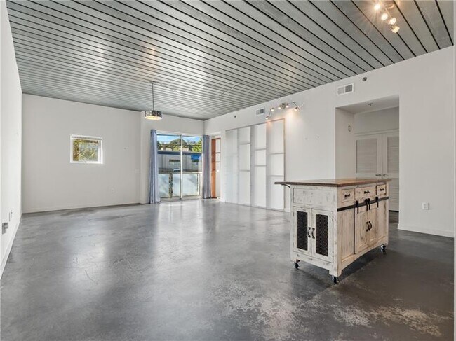 Building Photo - 620 Glen Iris Dr NE