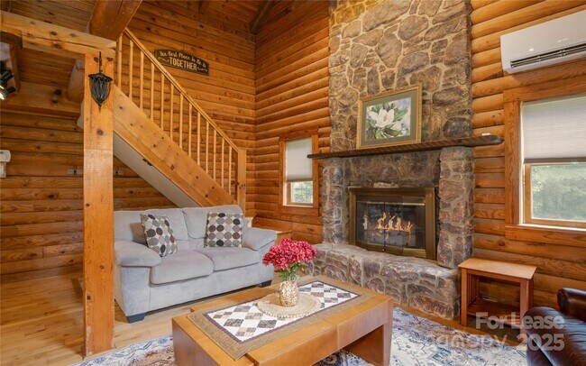 Building Photo - 2038 Toms Creek Rd