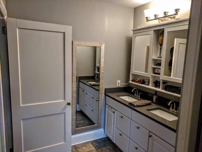 Primary bathroom (not attached, but directly across from the primary bedroom) - 1627 Nassau Blvd