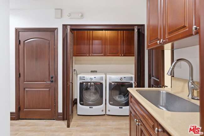 Building Photo - 2108 San Ysidro Dr