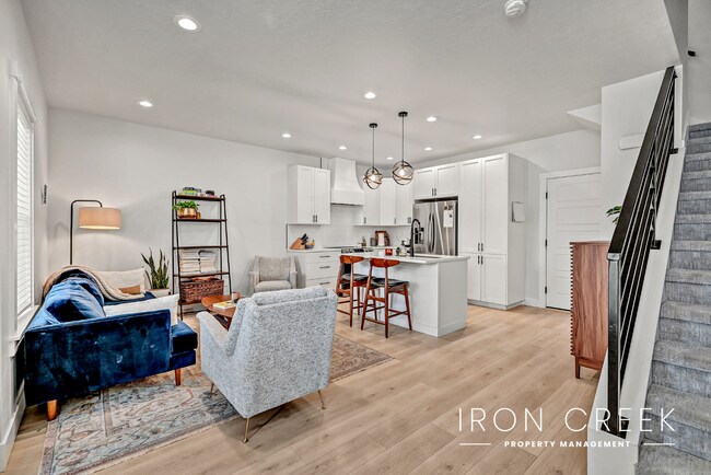 Building Photo - Contemporary Townhome Minutes from Downtown