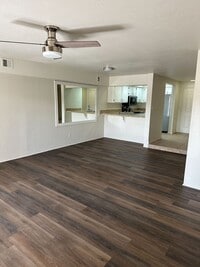 Building Photo - Updated Townhome