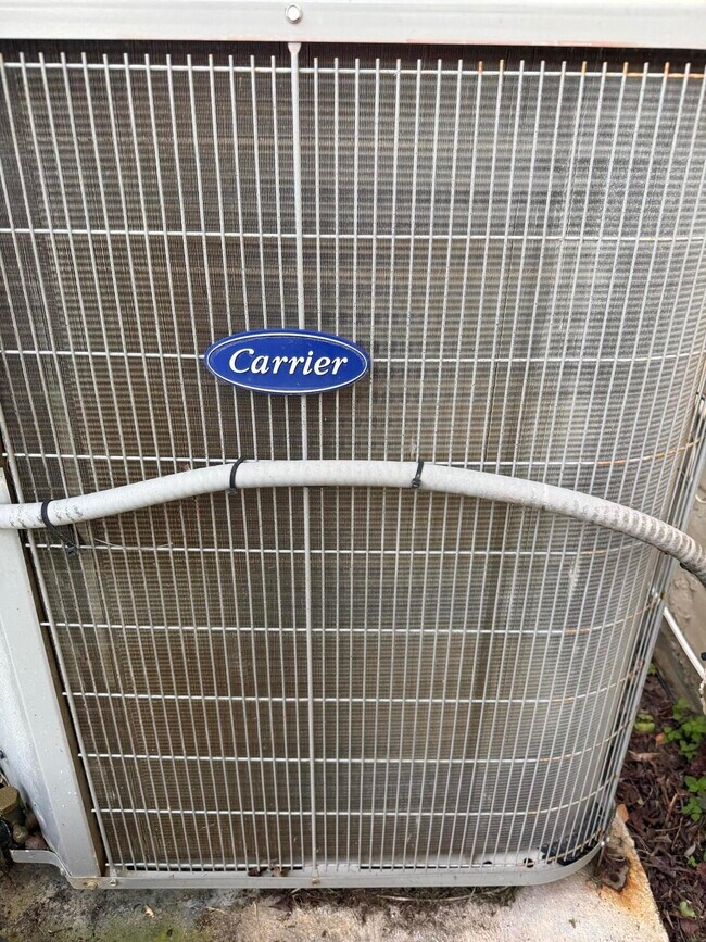 Building Photo - 1343 Lake Breeze Dr