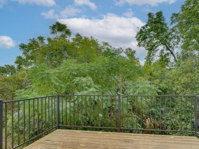 Building Photo - 305 Bridgeford Dr