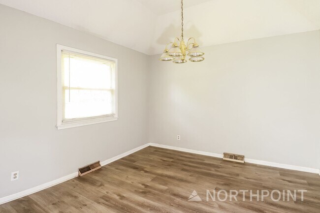 Building Photo - 3 BR/2BA | Newly Renovated Single Family Home |  2 Car Garage | Large Subbasement