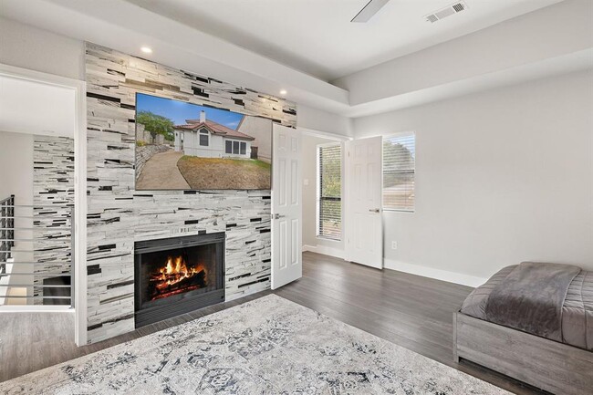 Building Photo - 581 Rupen Dr