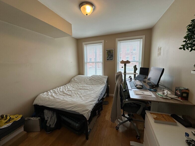 Building Photo - 53 Chelsea St