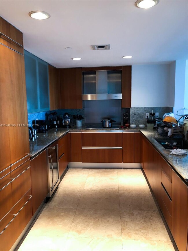 Building Photo - 2627 S Bayshore Dr