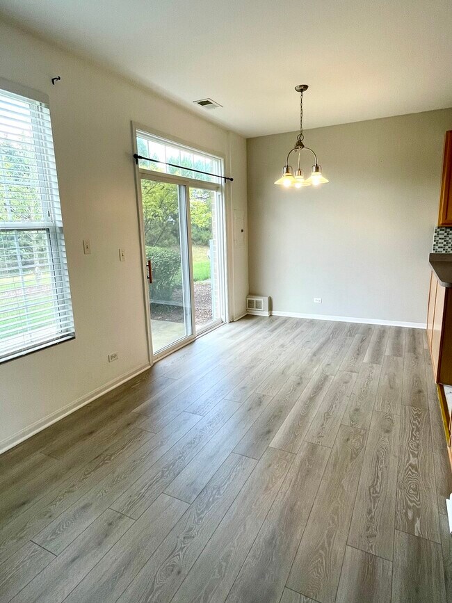 Building Photo - 541 Springbrook Trail N